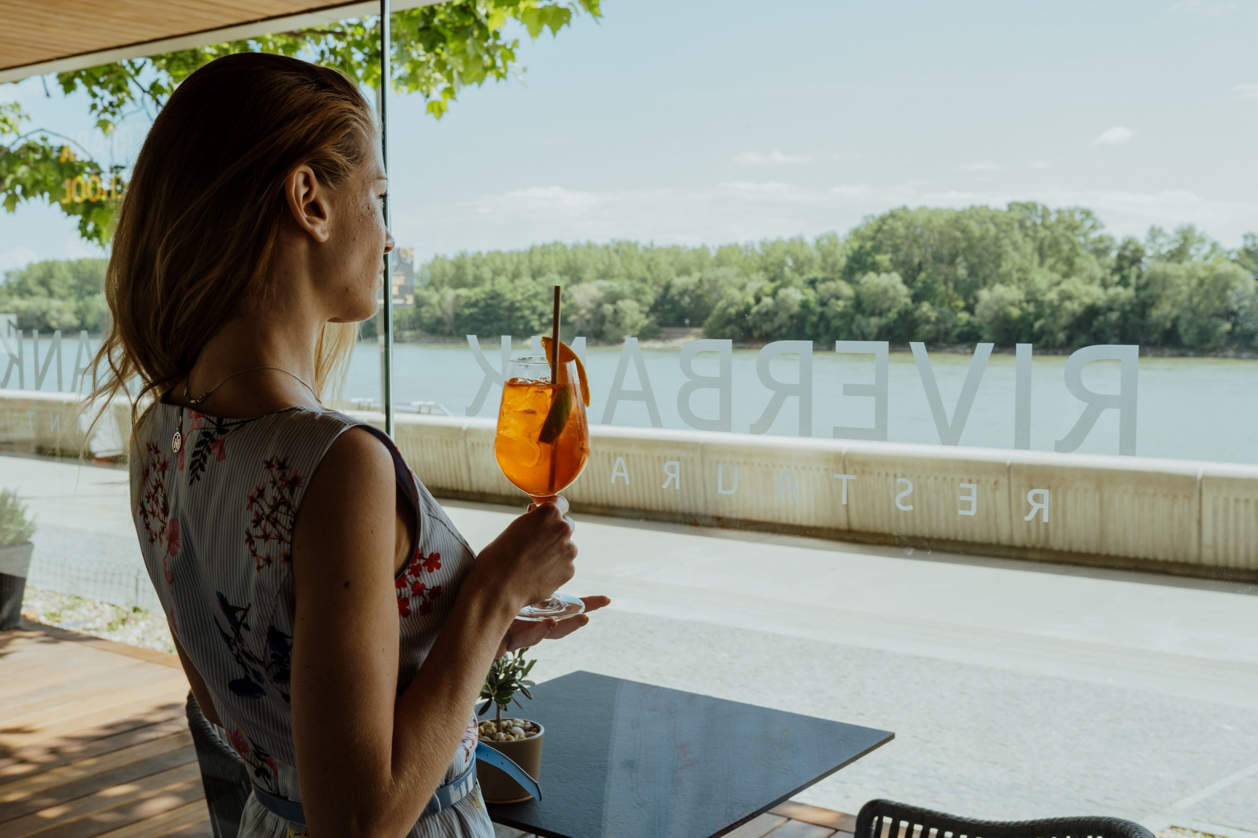 Terasa RIVERBANK Restaurant